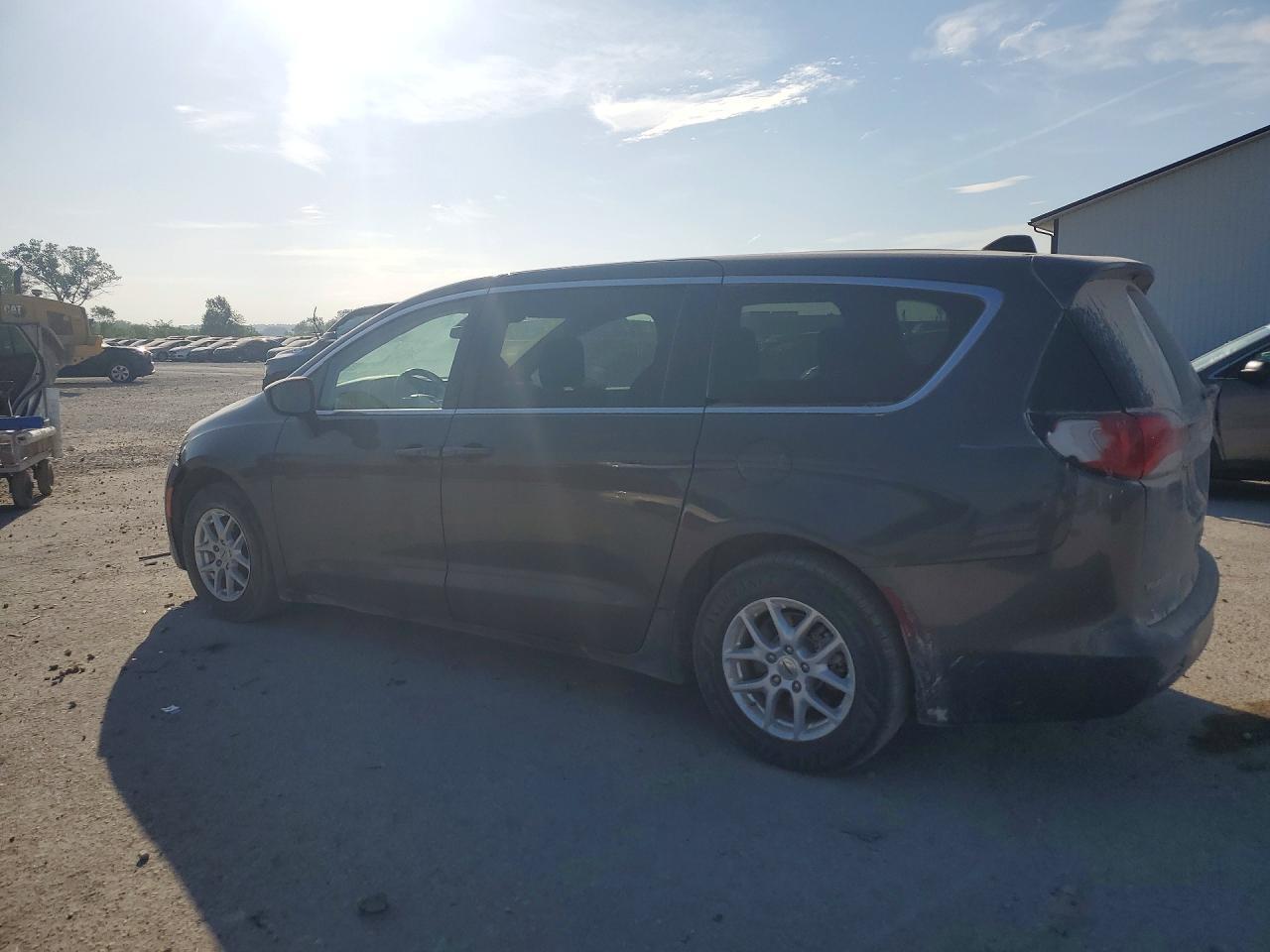 2022 Chrysler Voyager Lx - Image 2