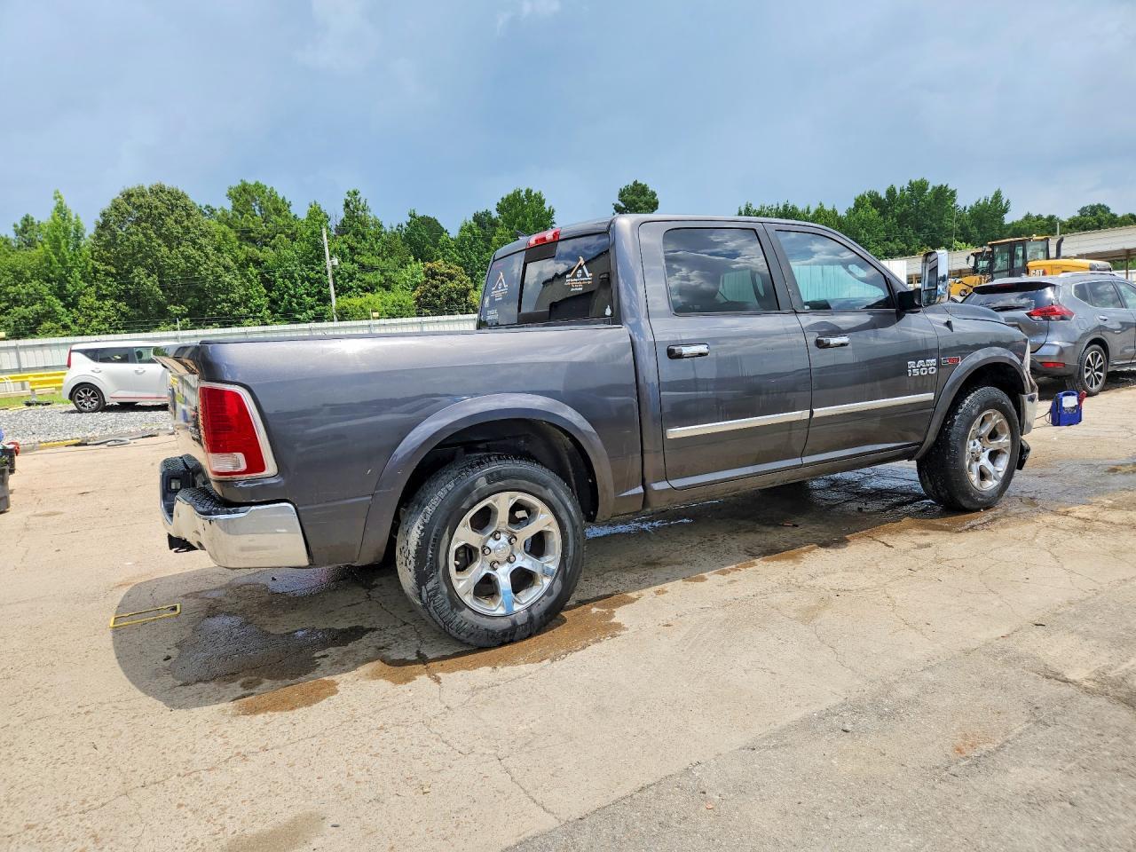 2016 Ram 1500 Laramie - Image 3