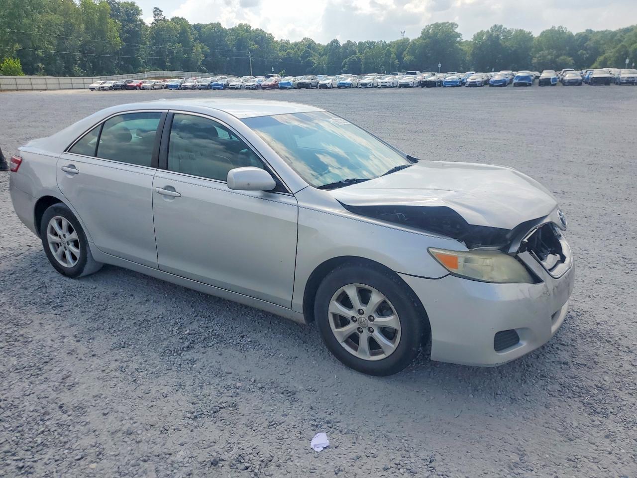 2011 Toyota Camry Le - Image 4