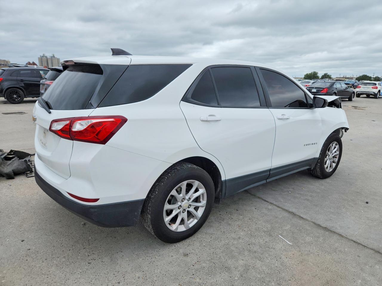 2021 Chevrolet Equinox Ls - Image 3