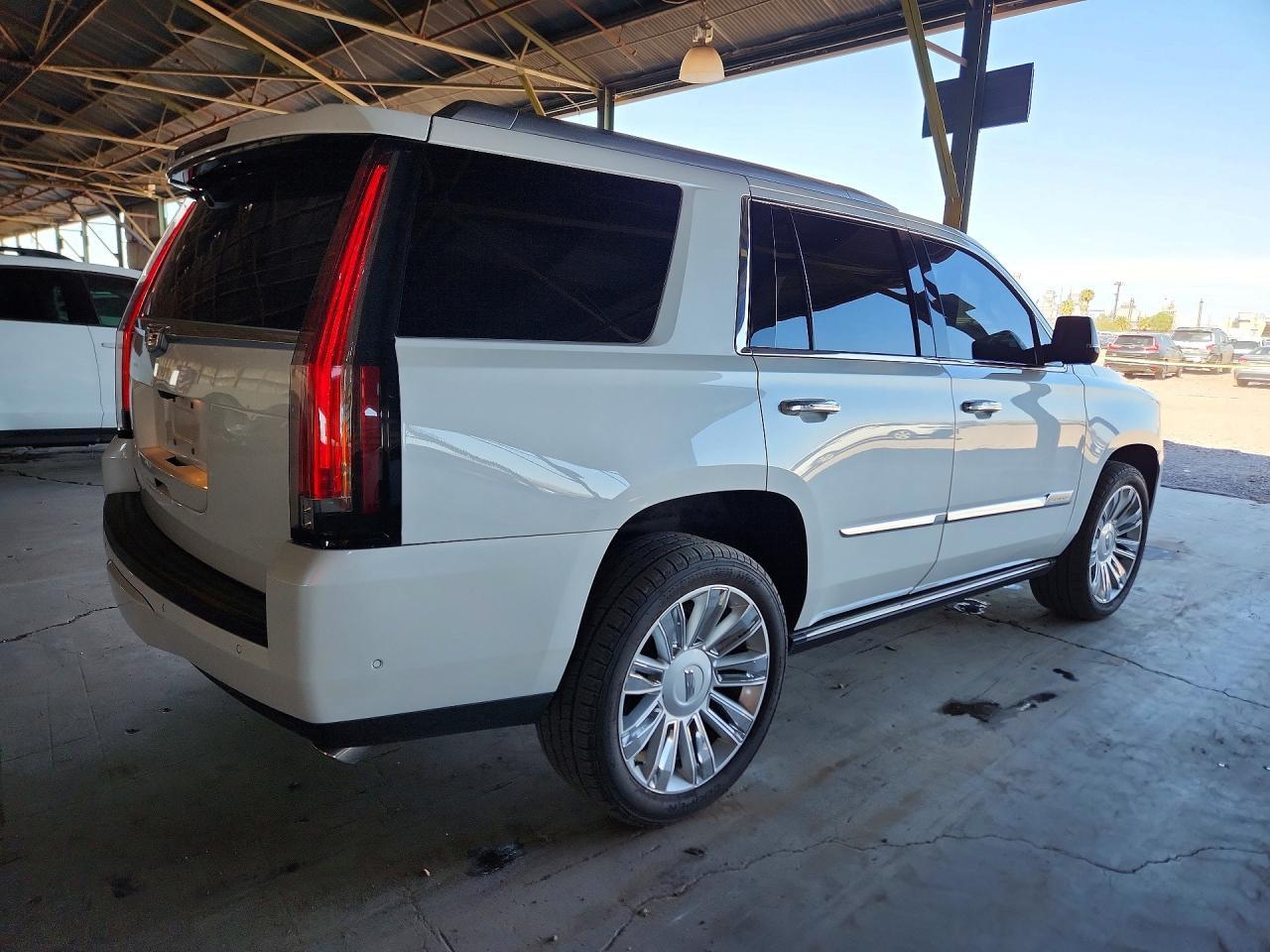 2018 Cadillac Escalade Platinum - Фото 3