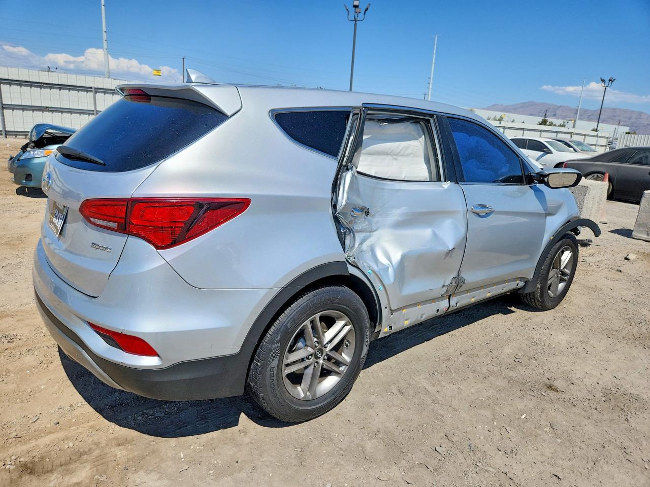 2017 Hyundai Santa Fe Sport 2.4L - Фото 3