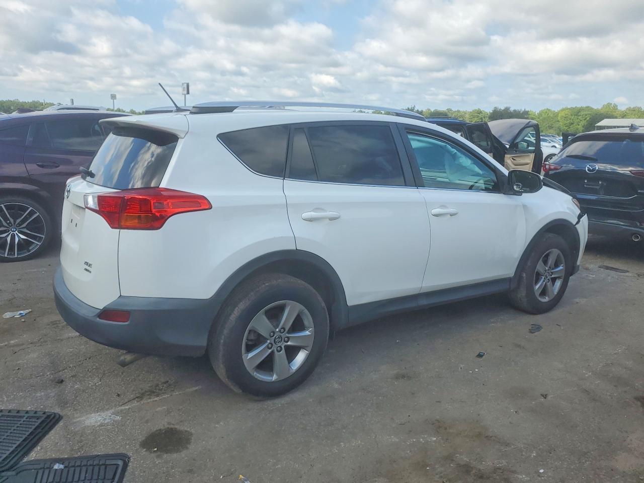 2015 Toyota Rav4 Xle - Image 3