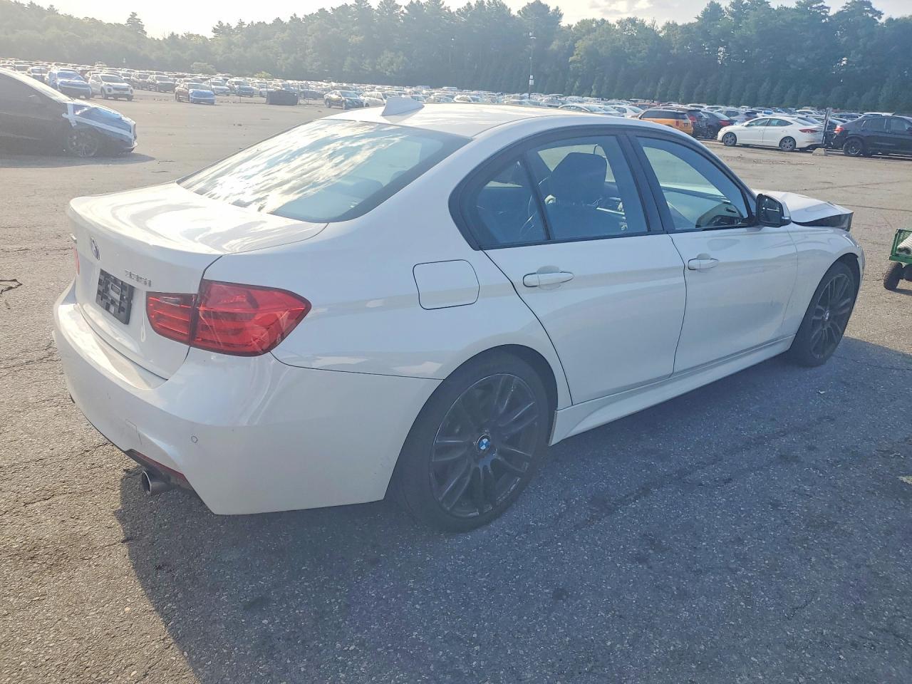 2014 BMW 335 Xi - Фото 3
