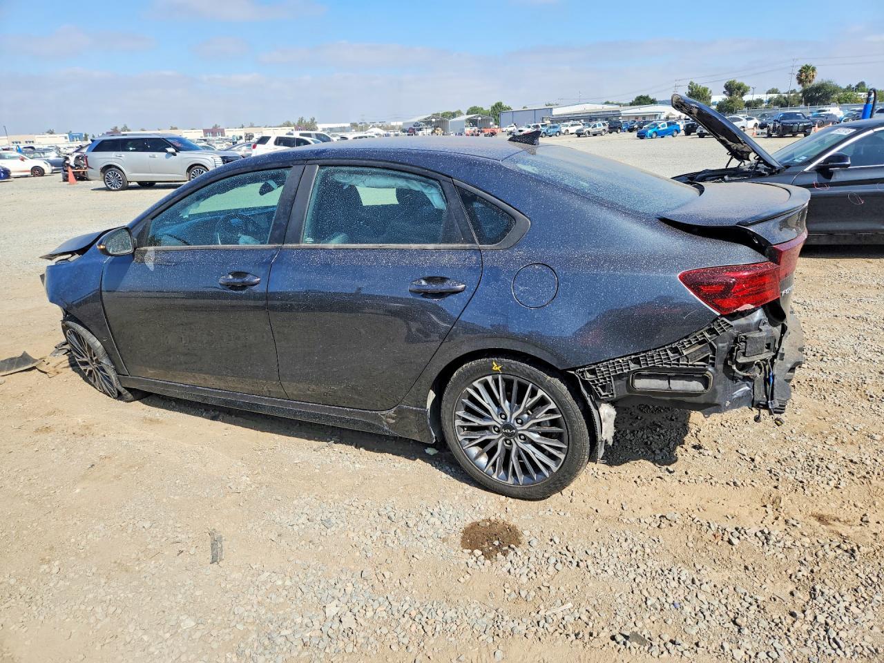 2022 Kia Forte Gt Line - Фото 2