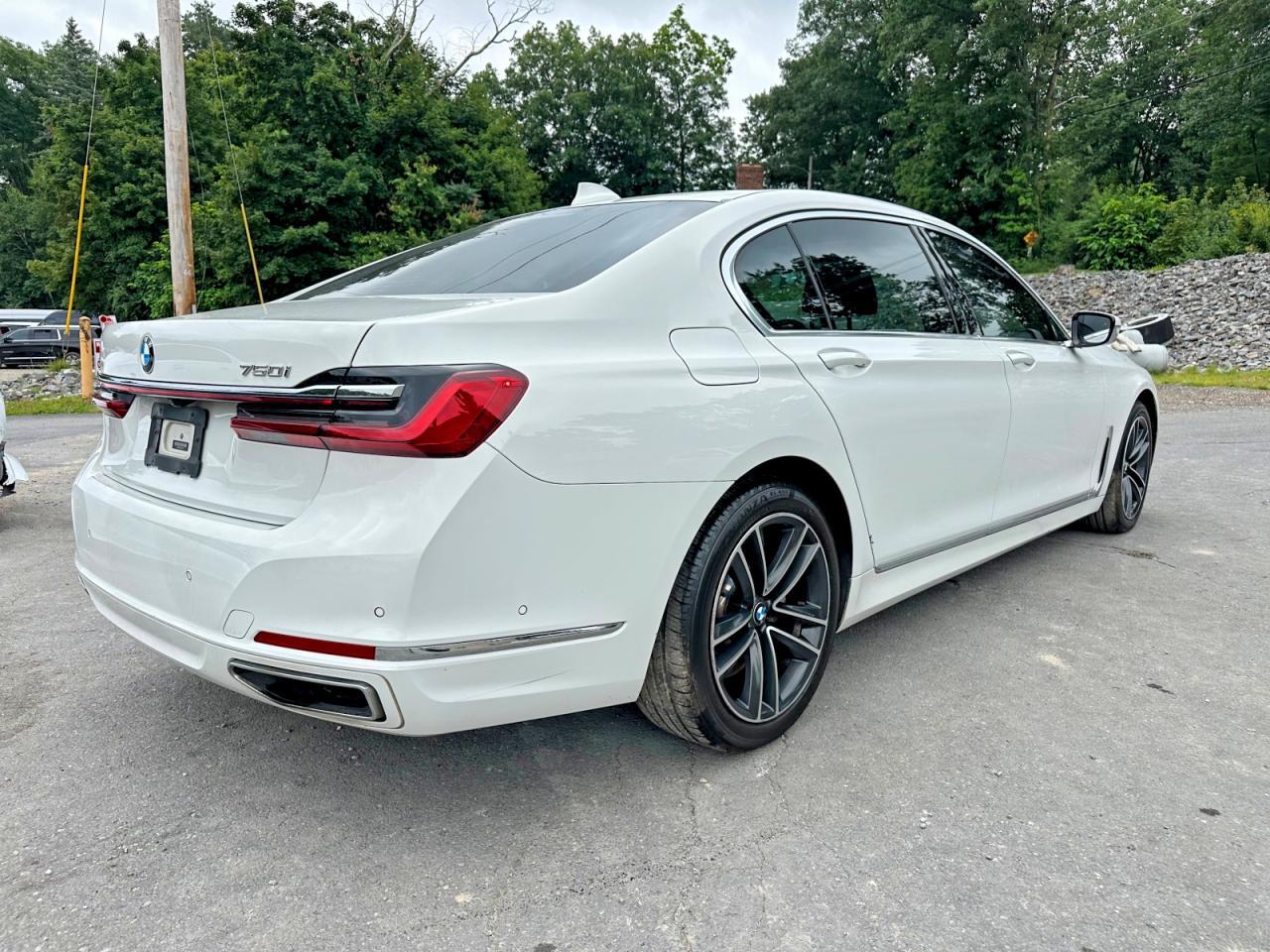 2021 BMW 750 Xi - Image 3