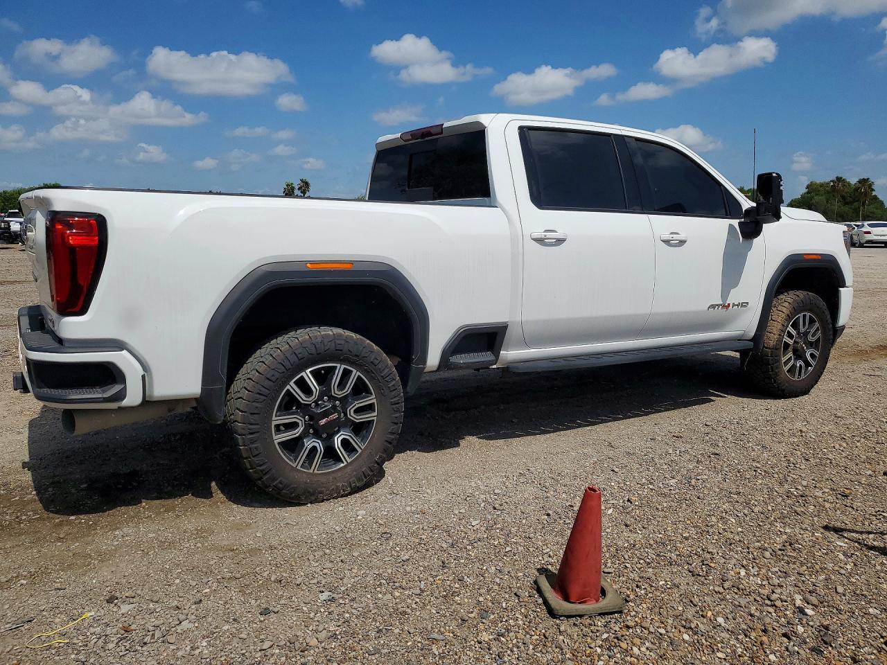 2023 GMC Sierra K2500 At4 - Фото 3