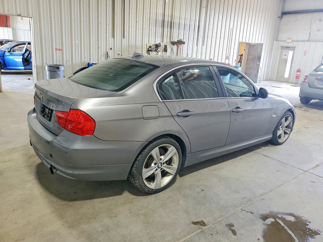 2011 BMW 335 Xi - Фото 3