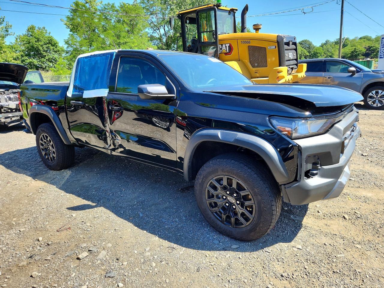 2025 Chevrolet Colorado Trail Boss - Image 4