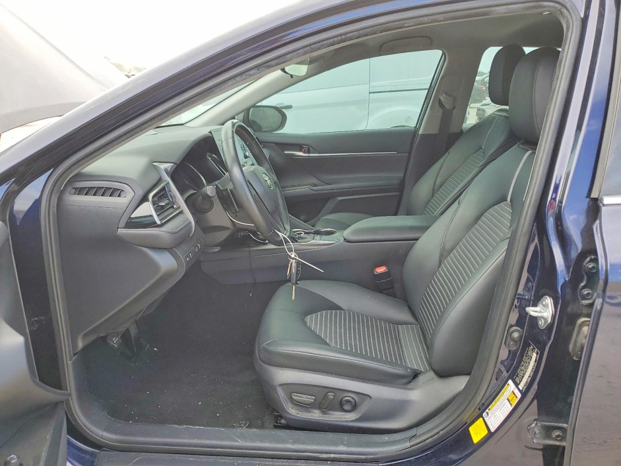 2022 Toyota Camry Se - Image 7