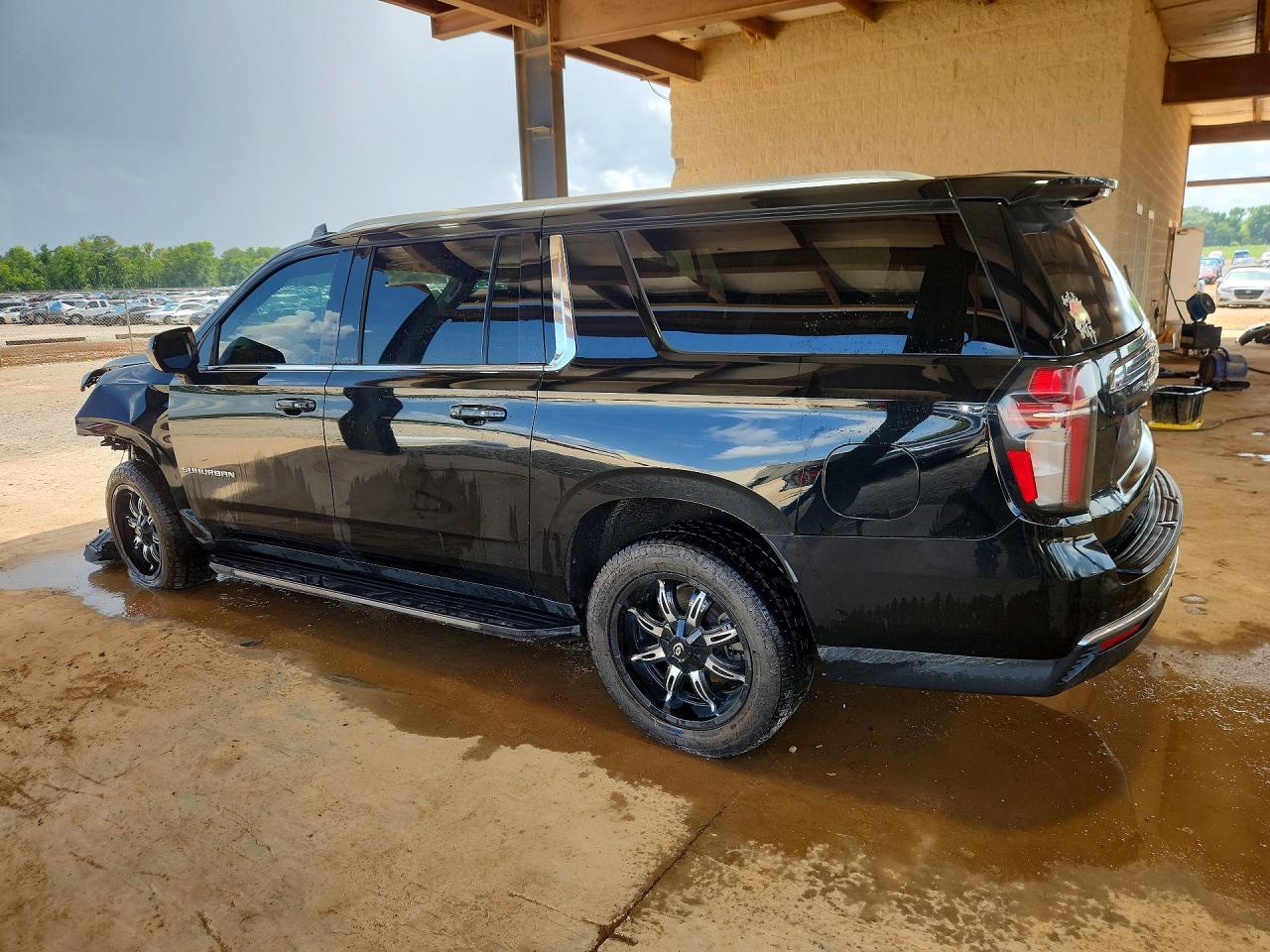 2021 Chevrolet Suburban K1500 Lt - Image 2