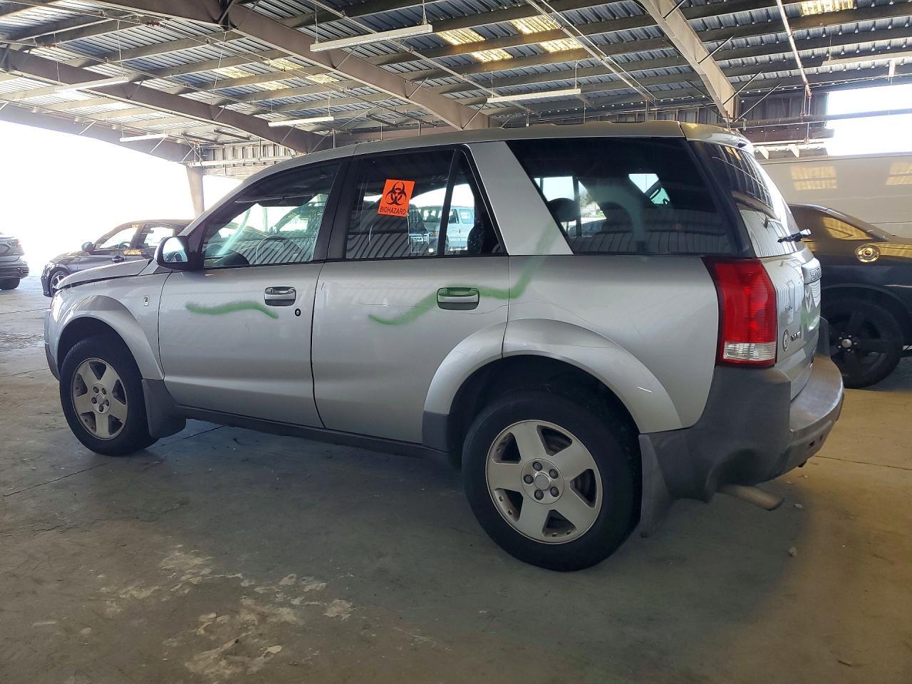 2004 Saturn Vue - Image 2