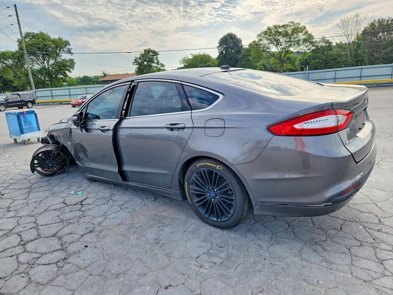 2014 Ford Fusion Se - Image 2