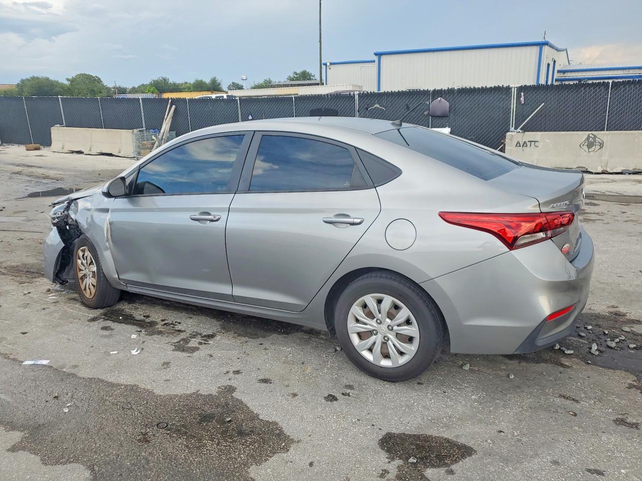 2021 Hyundai Accent Se - Фото 2