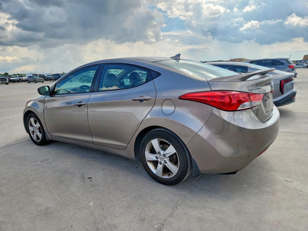 2013 Hyundai Elantra Gls - Image 2