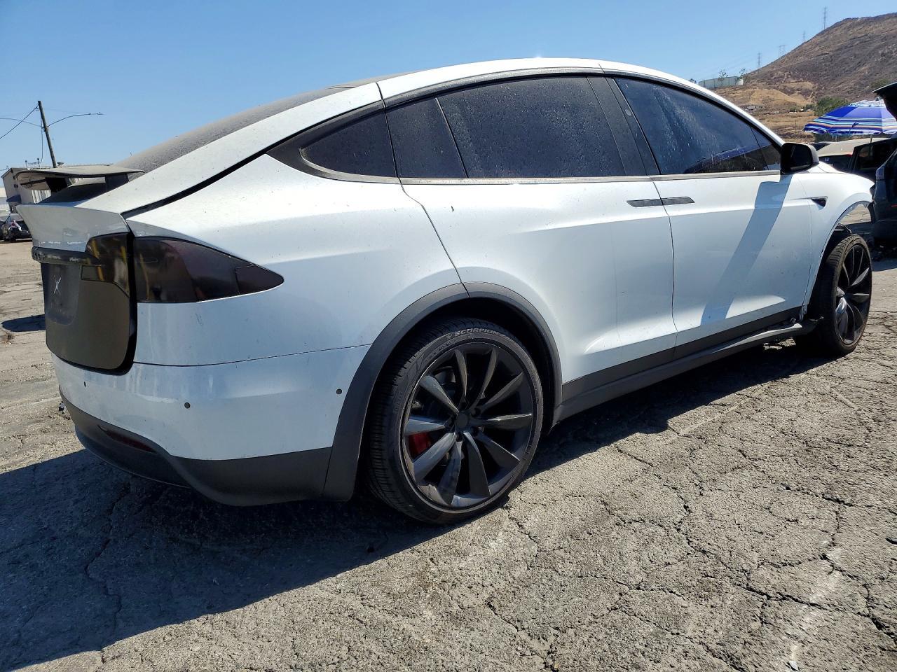 2020 Tesla Model X - Фото 3