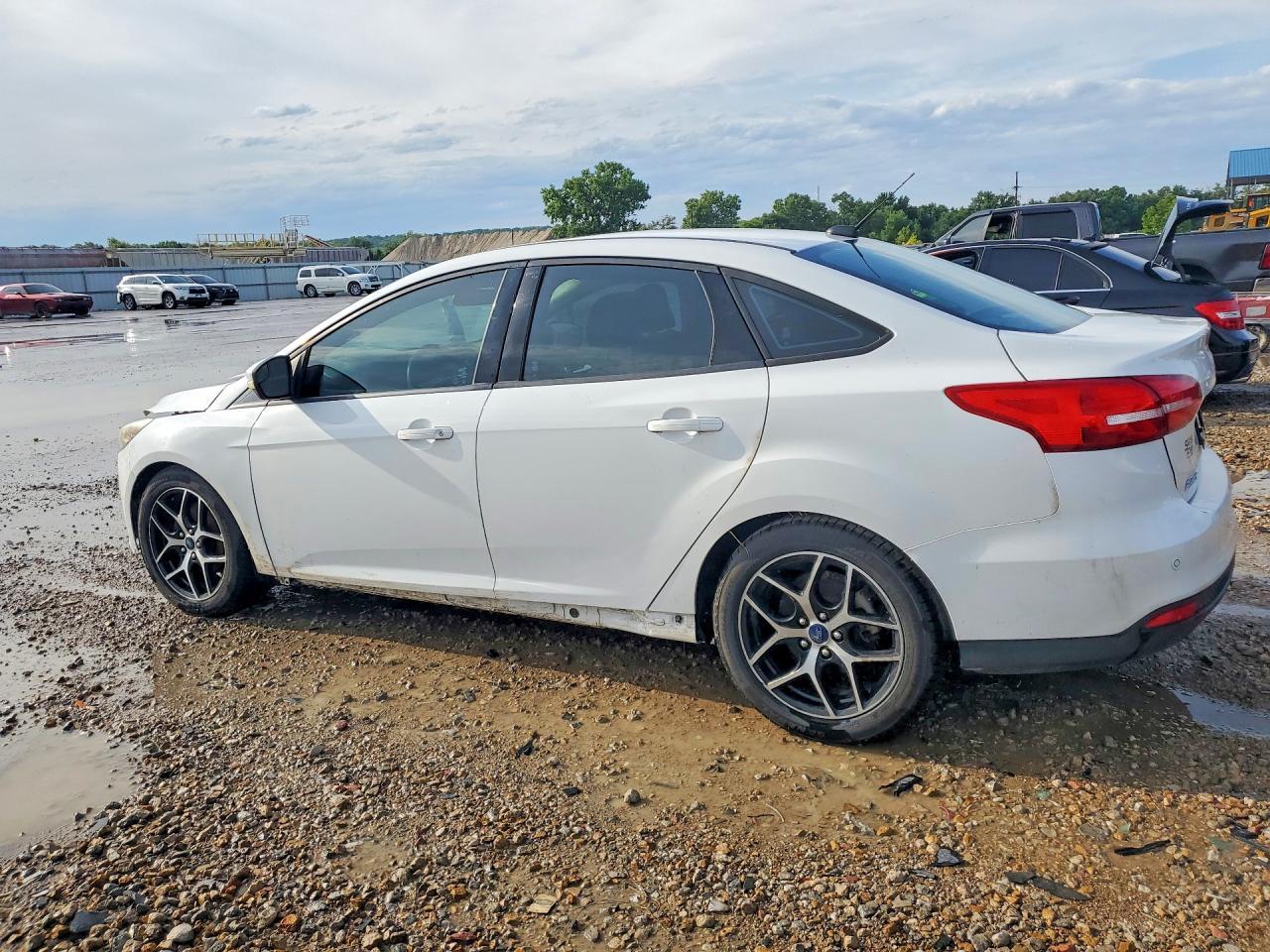 2017 Ford Focus Sel - Image 2