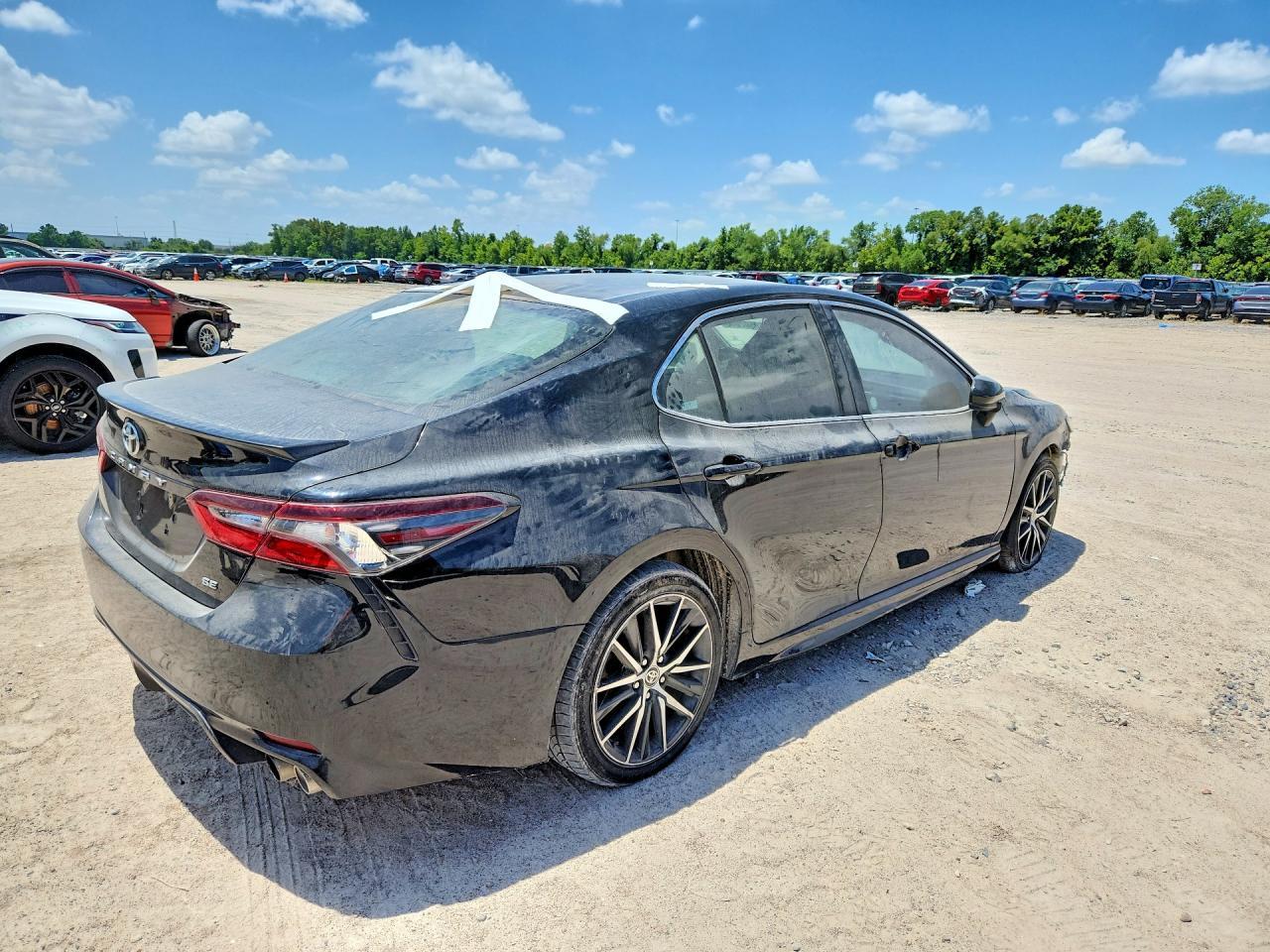 2021 Toyota Camry Se - Image 3