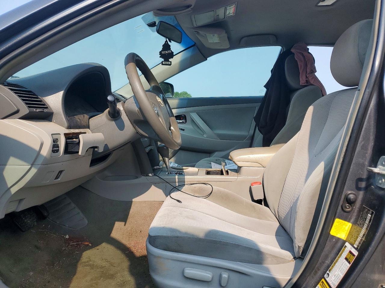2011 Toyota Camry Le - Image 7