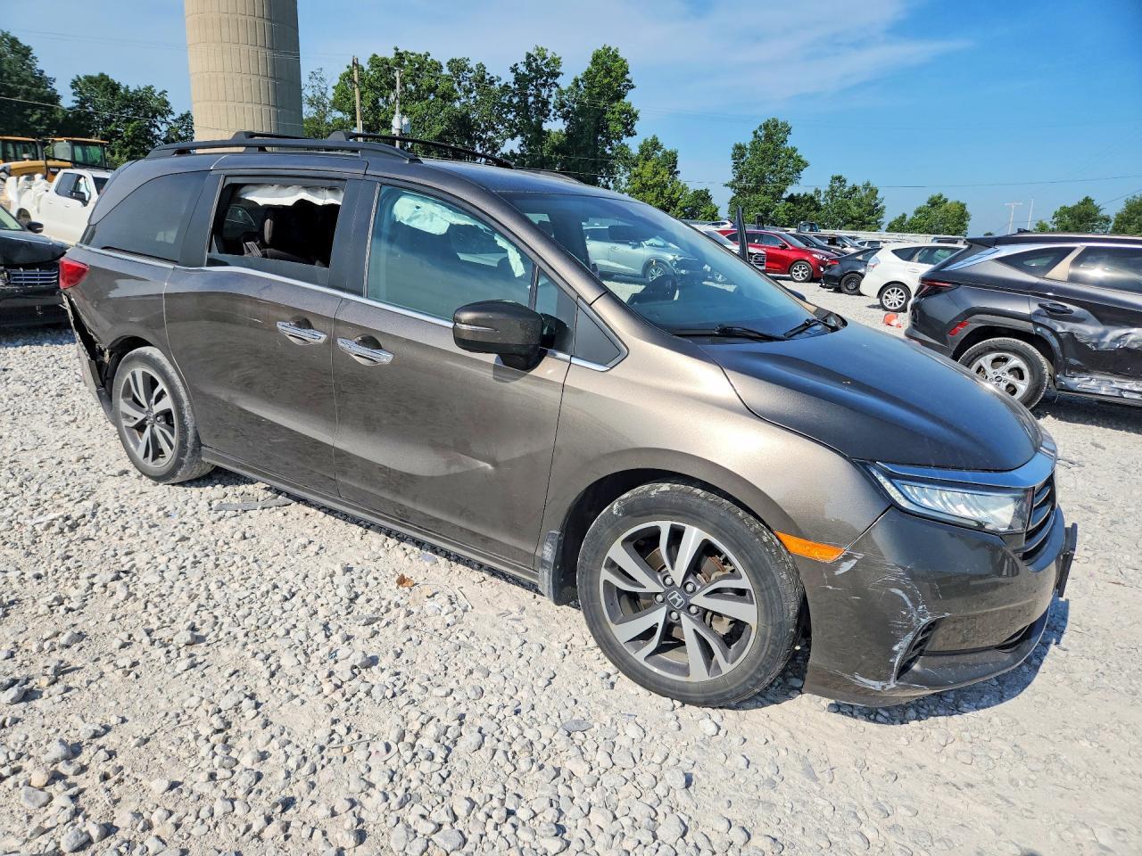 2022 Honda Odyssey Touring - Image 4
