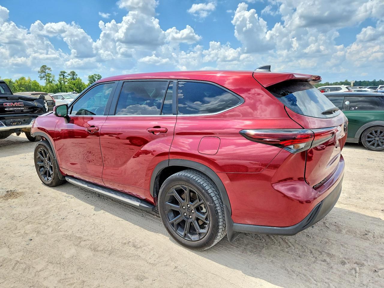 2024 Toyota Highlander Le - Image 2