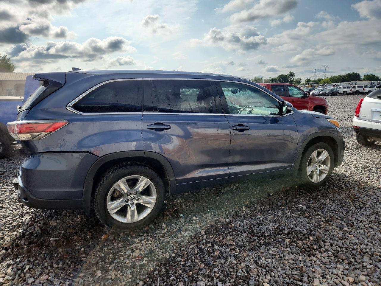 2016 Toyota Highlander Limited - Image 3