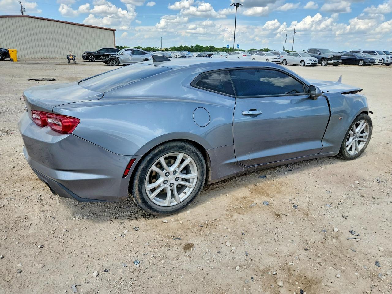 2020 Chevrolet Camaro - Фото 3