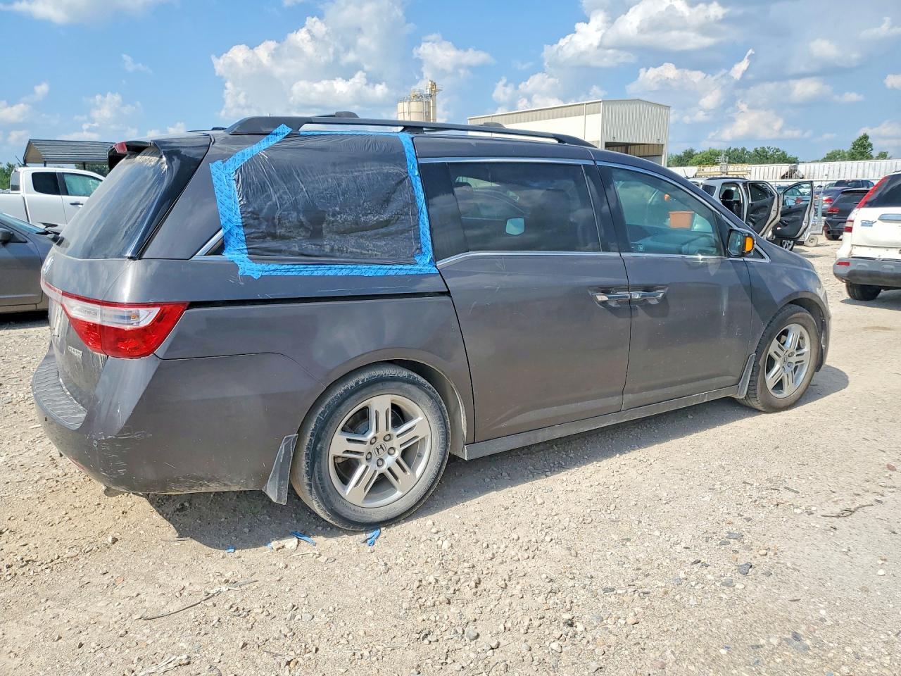 2012 Honda Odyssey Touring - Image 3