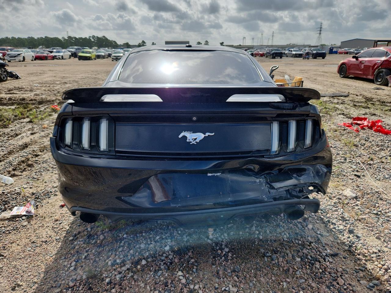 2015 Ford Mustang I4 Coupe - Фото 6