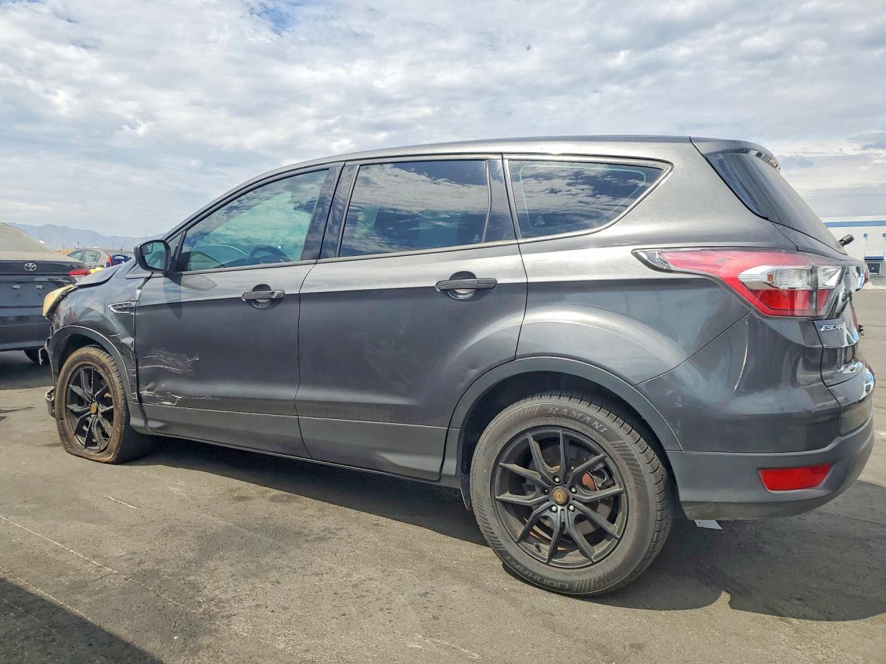 2017 Ford Escape S - Фото 2