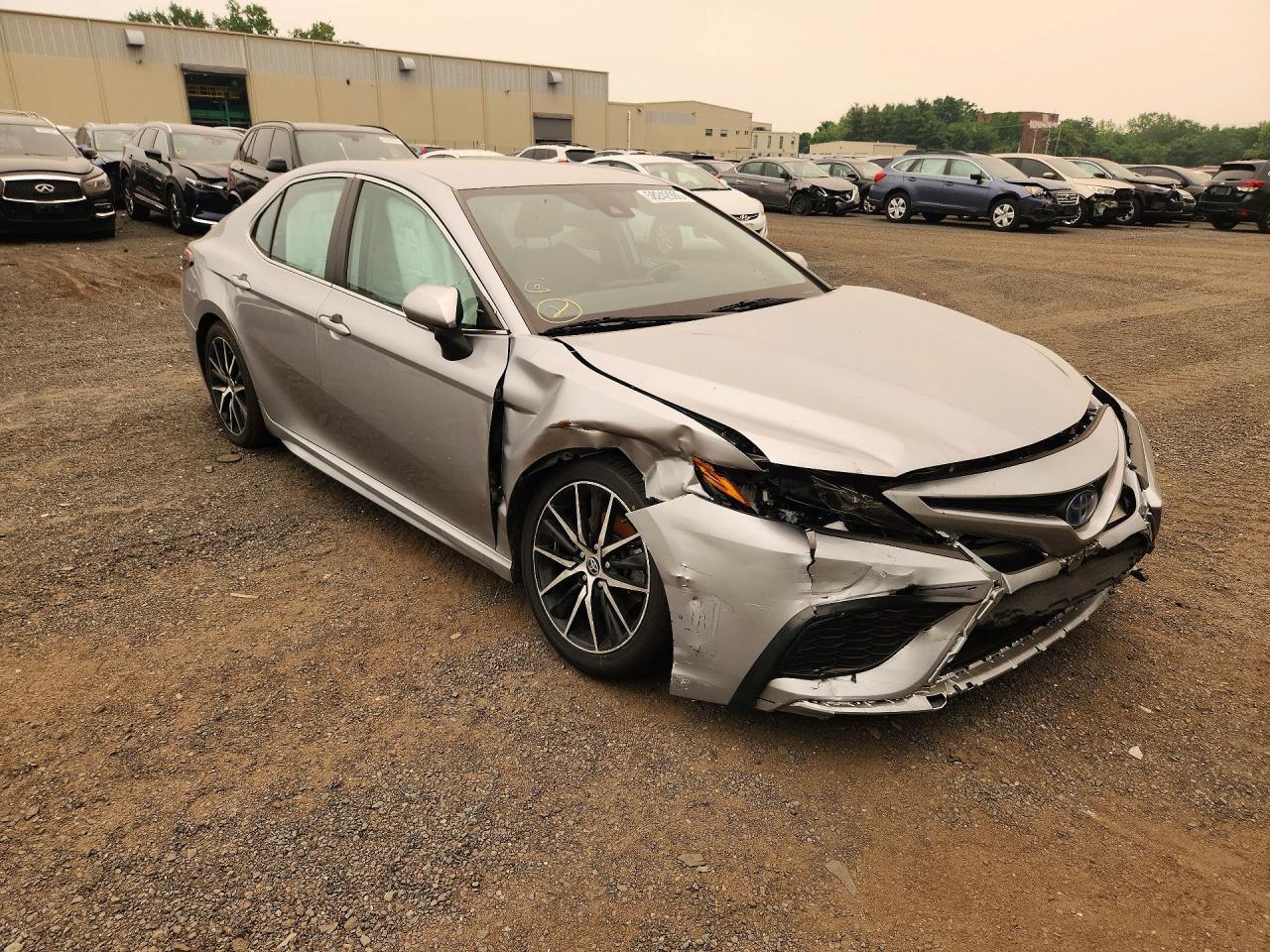 2022 Toyota Camry Hybrid Se - Фото 4