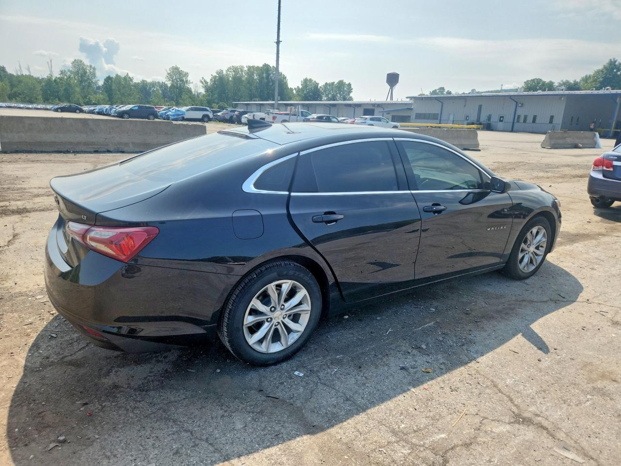 2022 Chevrolet Malibu Lt - Фото 3