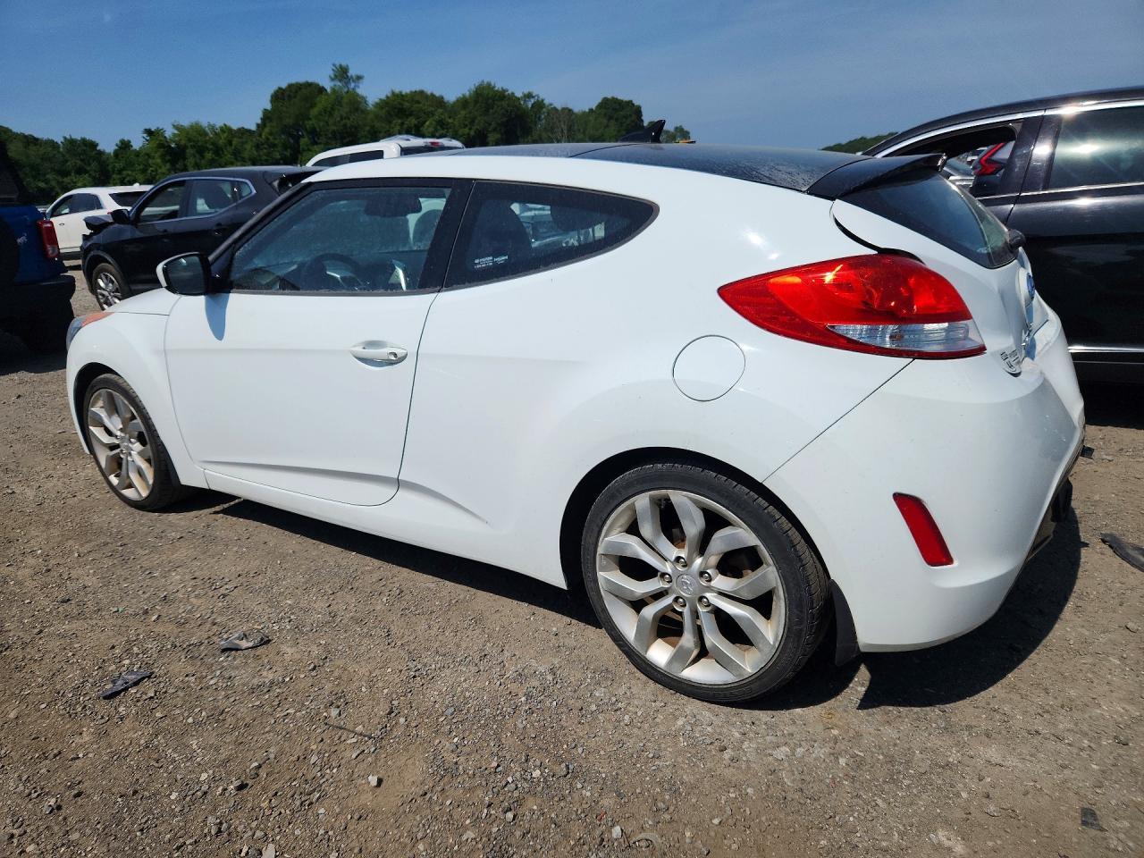 2013 Hyundai Veloster Base - Фото 2