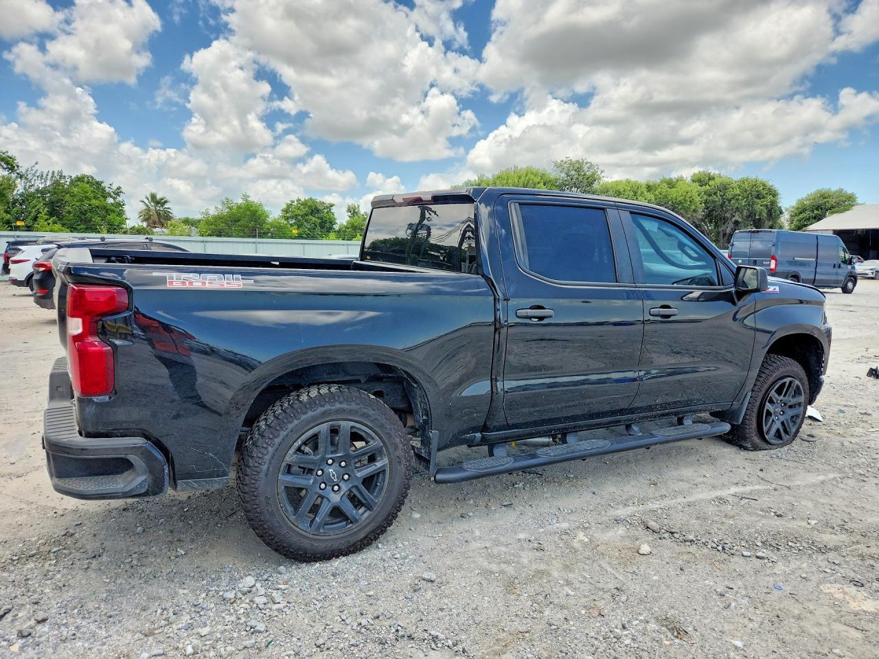 2021 Chevrolet Silverado K1500 Trail Boss Custom - Image 3