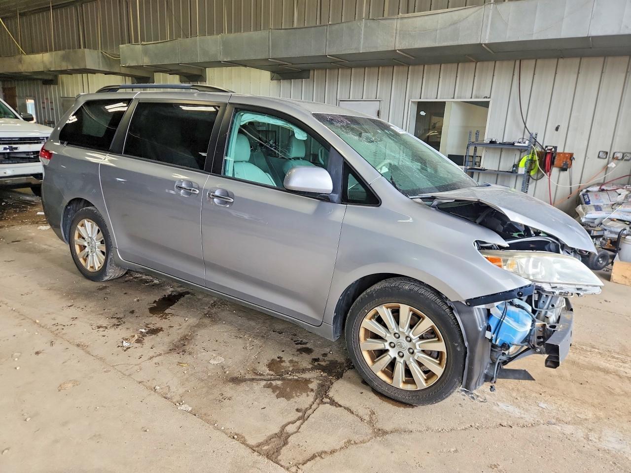 2011 Toyota Sienna Xle 7-Passenger - Image 4