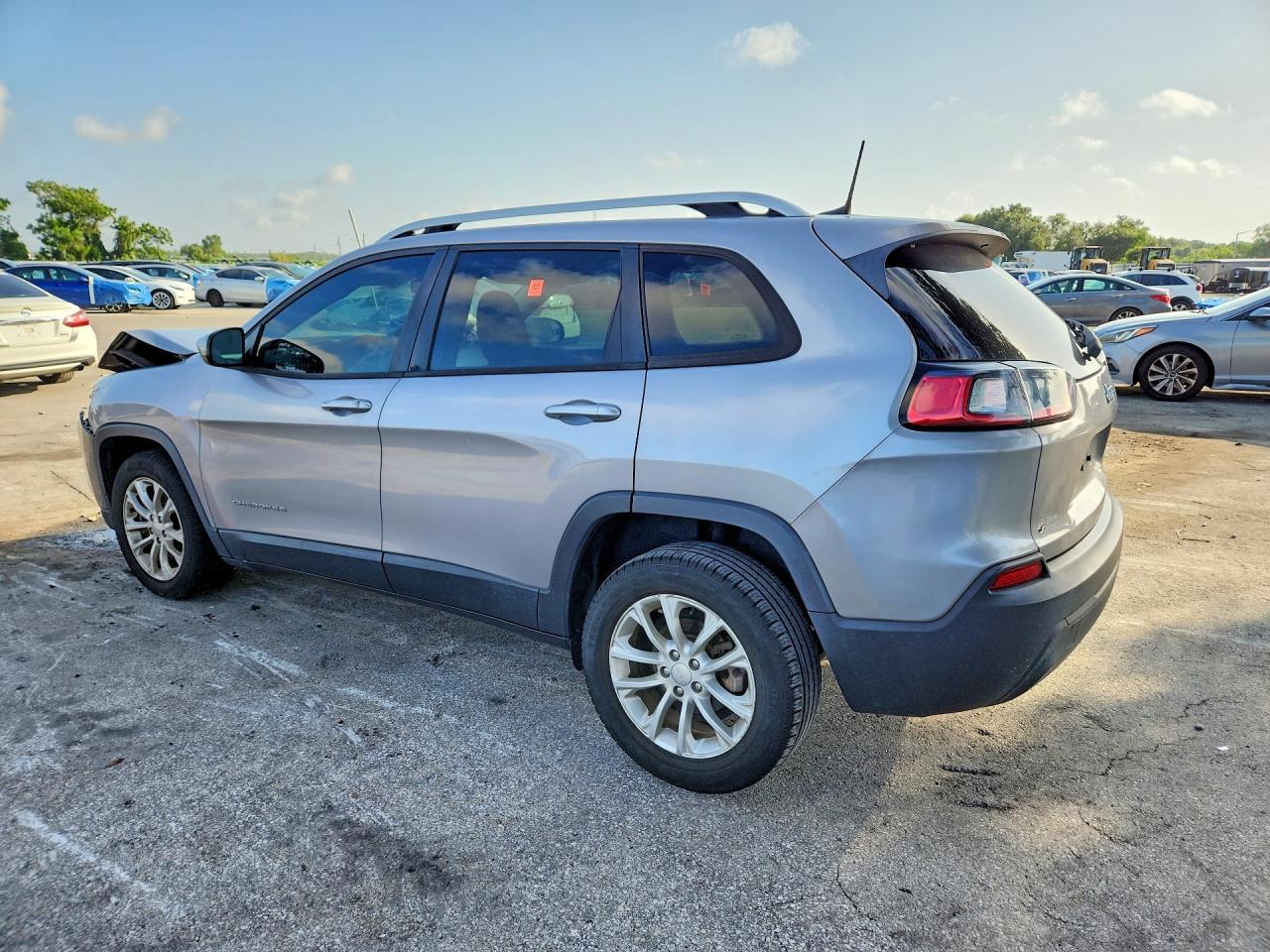 2020 Jeep Cherokee Latitude - Фото 2