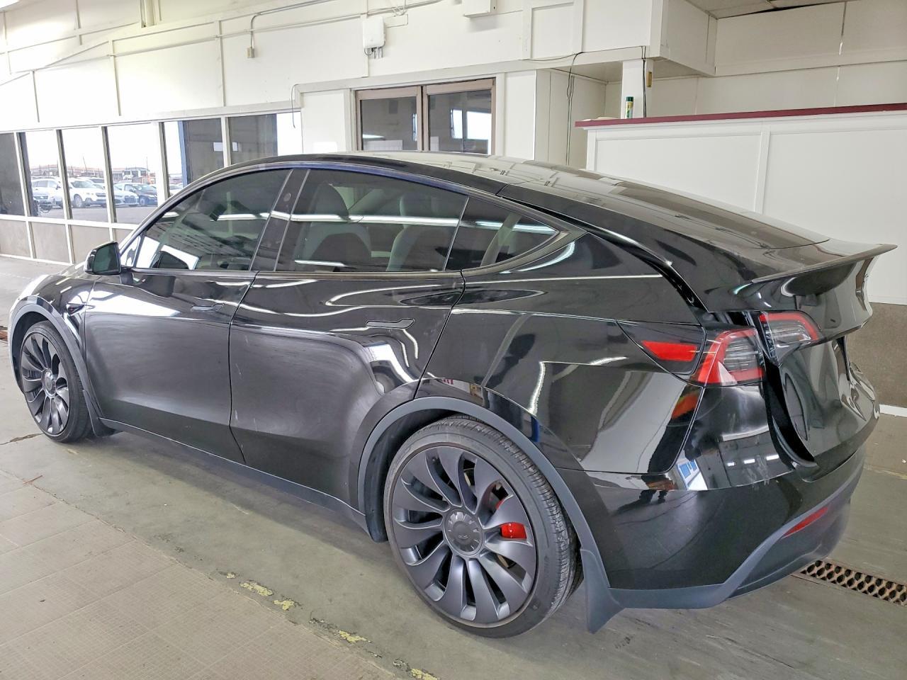 2024 Tesla Model Y - Фото 2