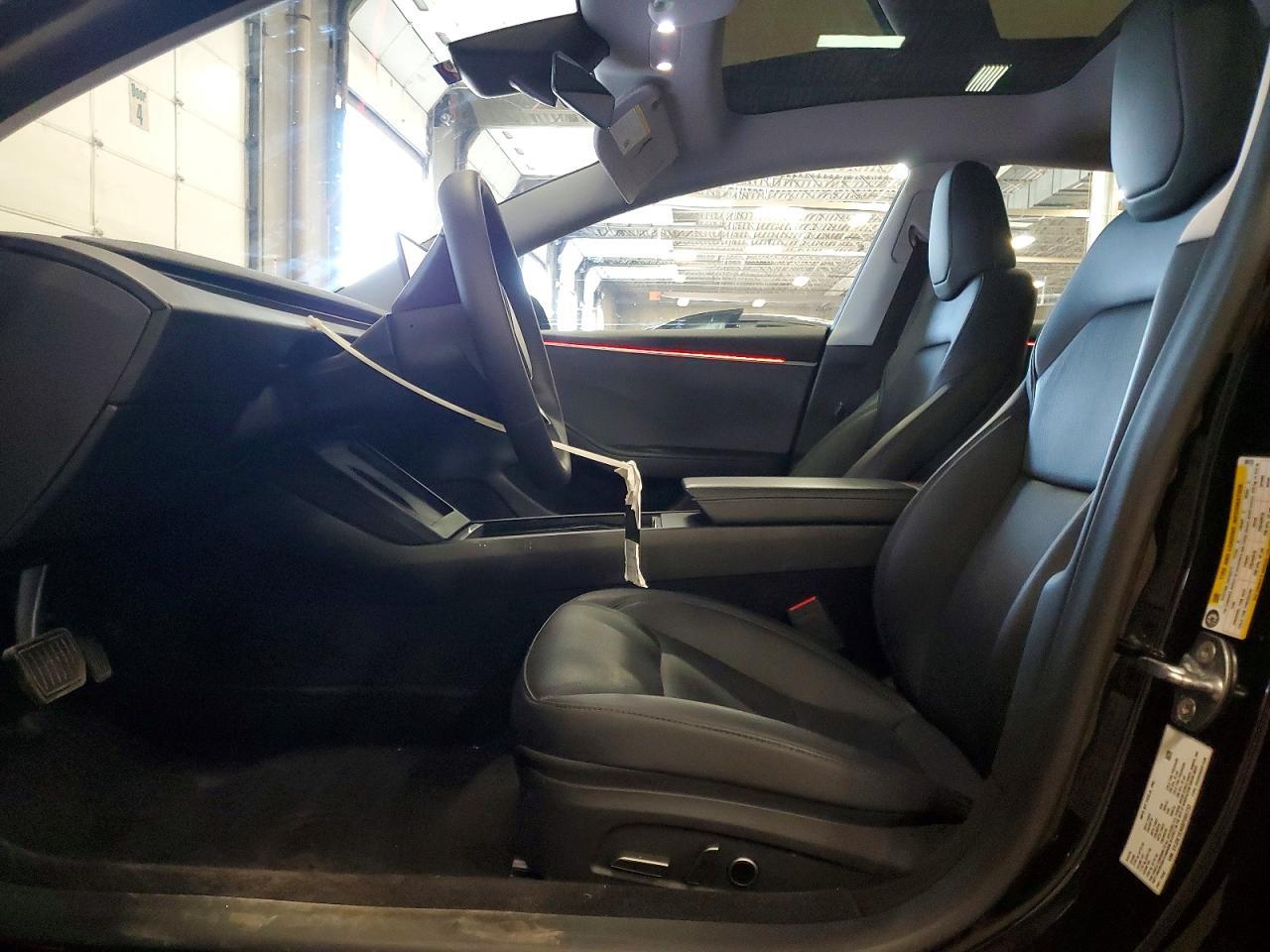 2025 Tesla Model 3 - Фото 7