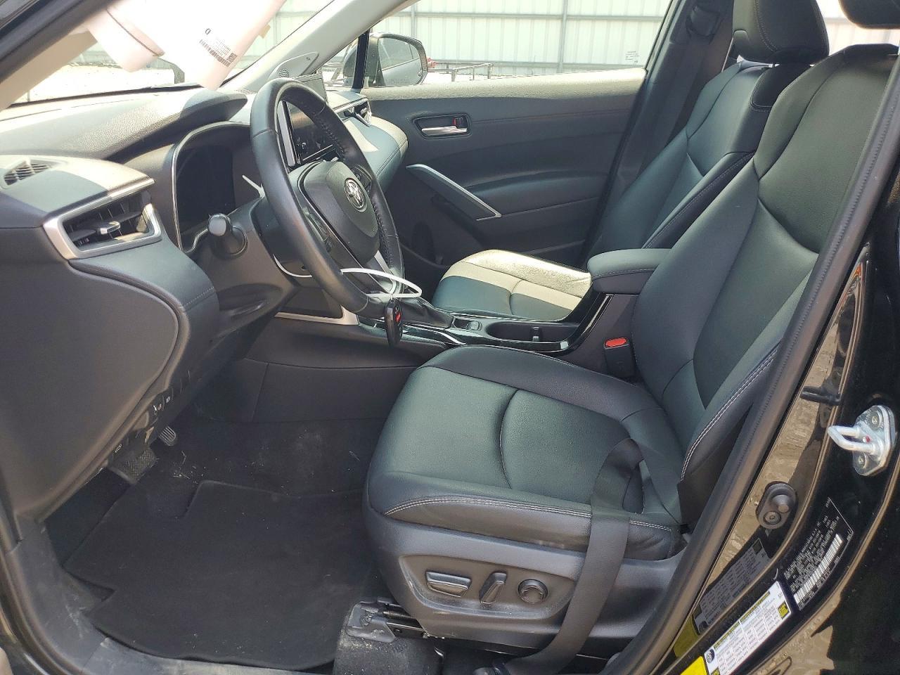 2023 Toyota Corolla Cross Xle - Image 7