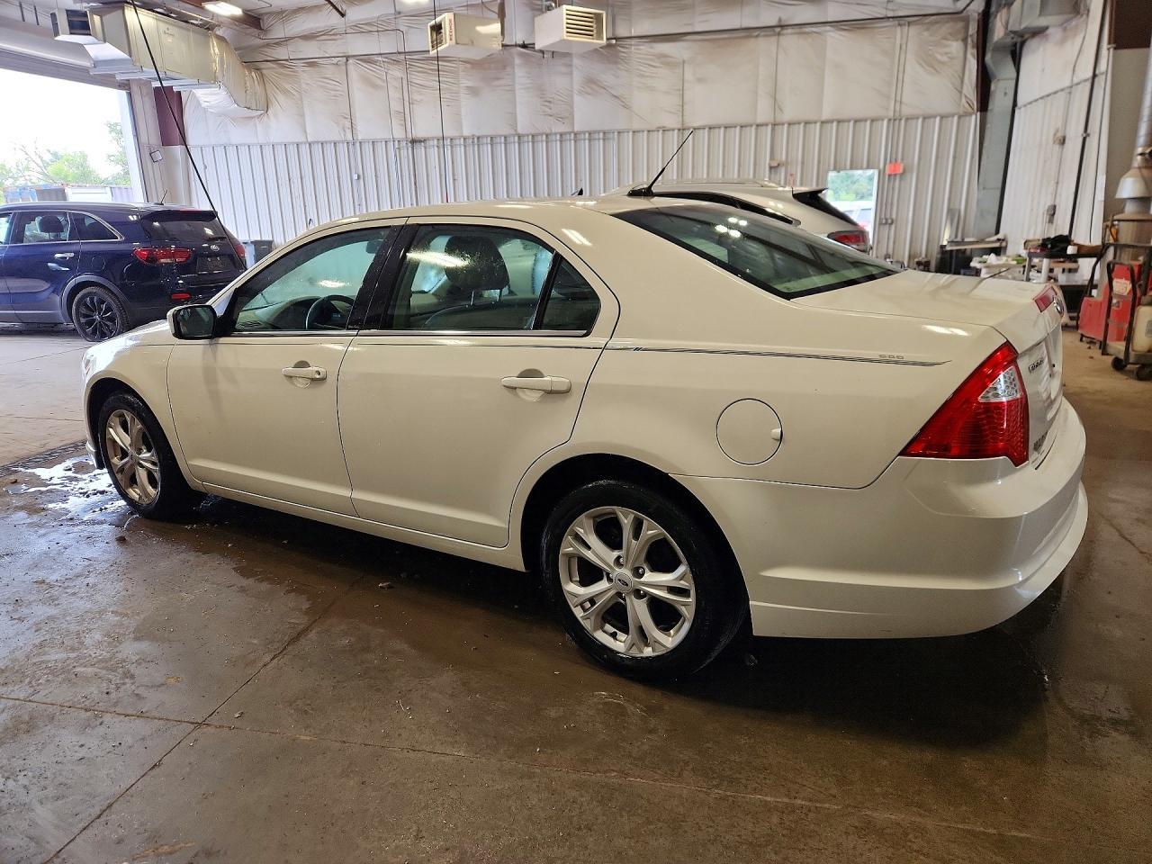 2012 Ford Fusion Se - Image 2
