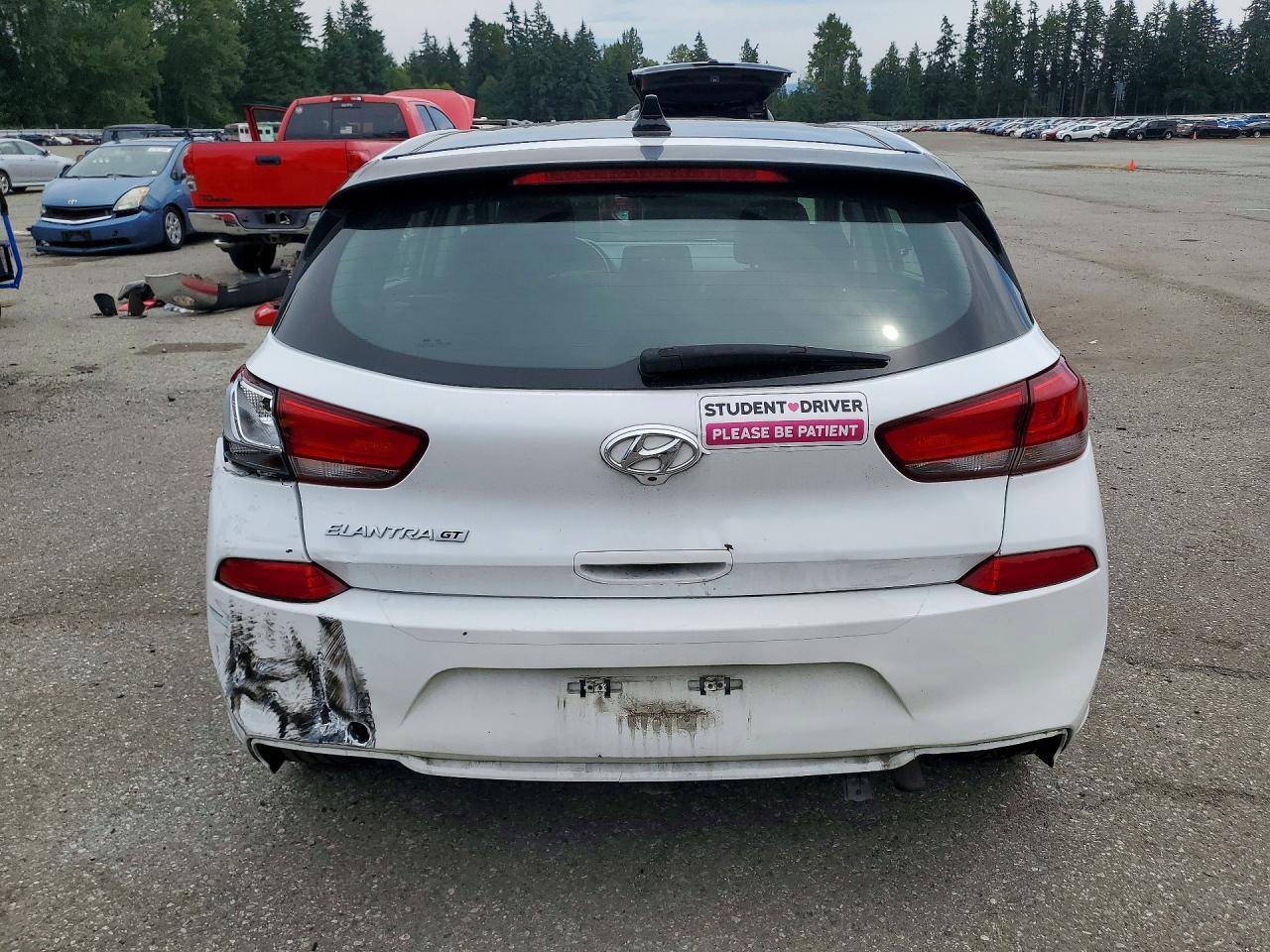 2019 Hyundai Elantra Gt Base - Image 6