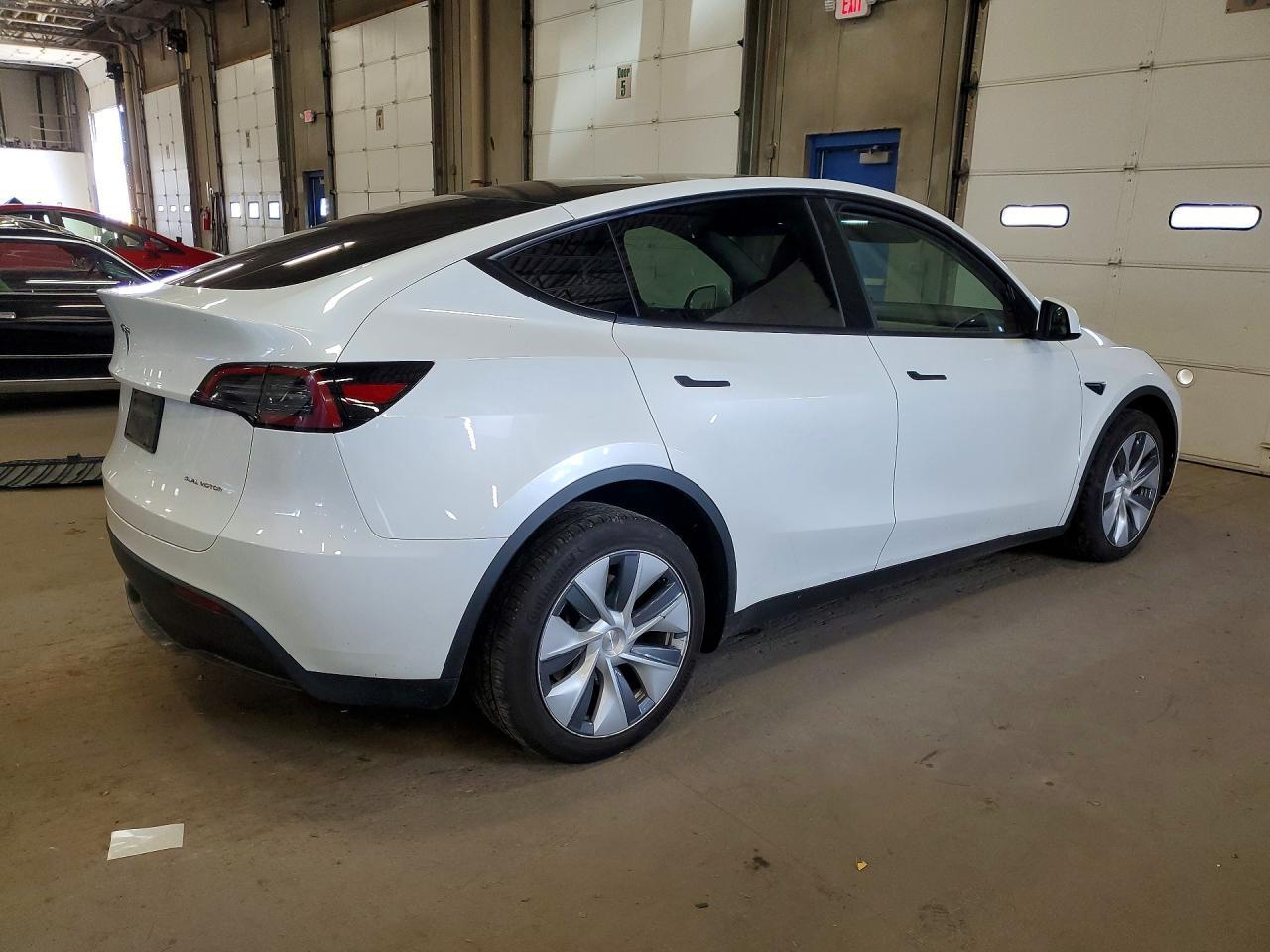 2023 Tesla Model Y - Фото 3