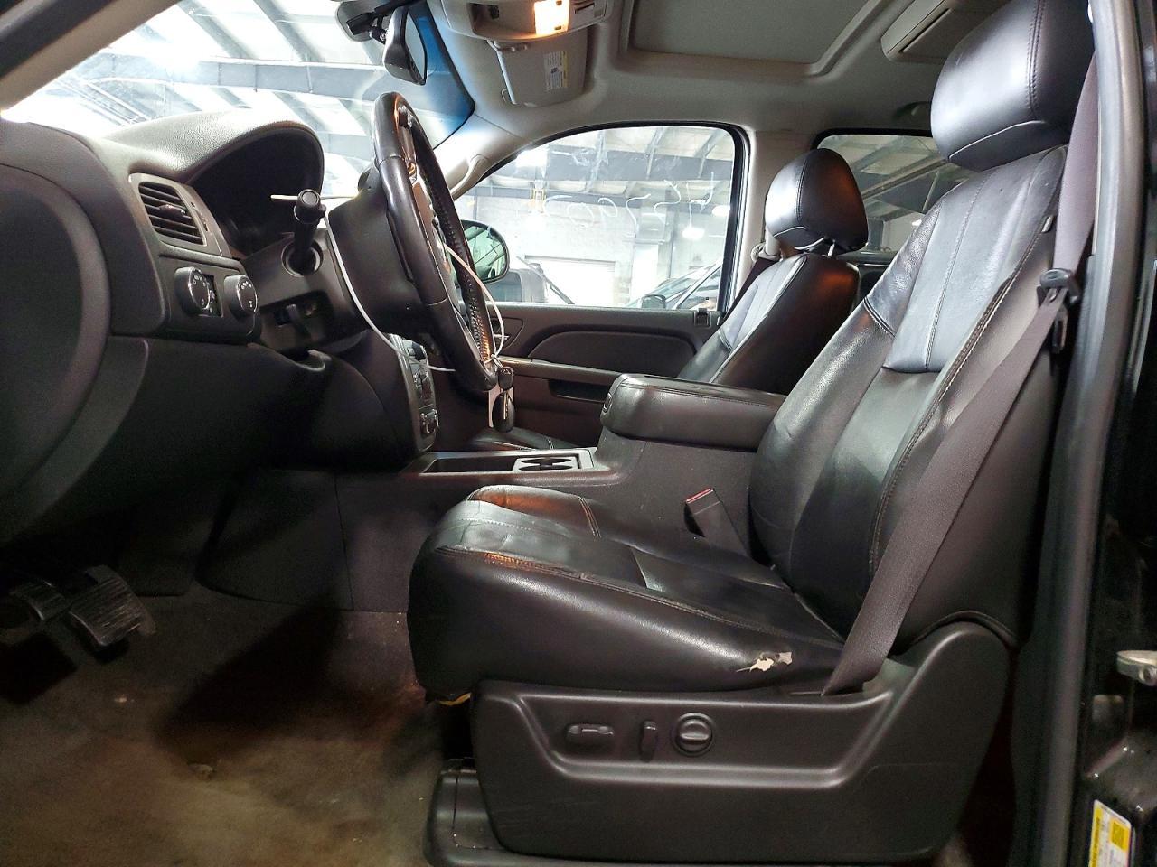 2011 Chevrolet Suburban - Фото 7