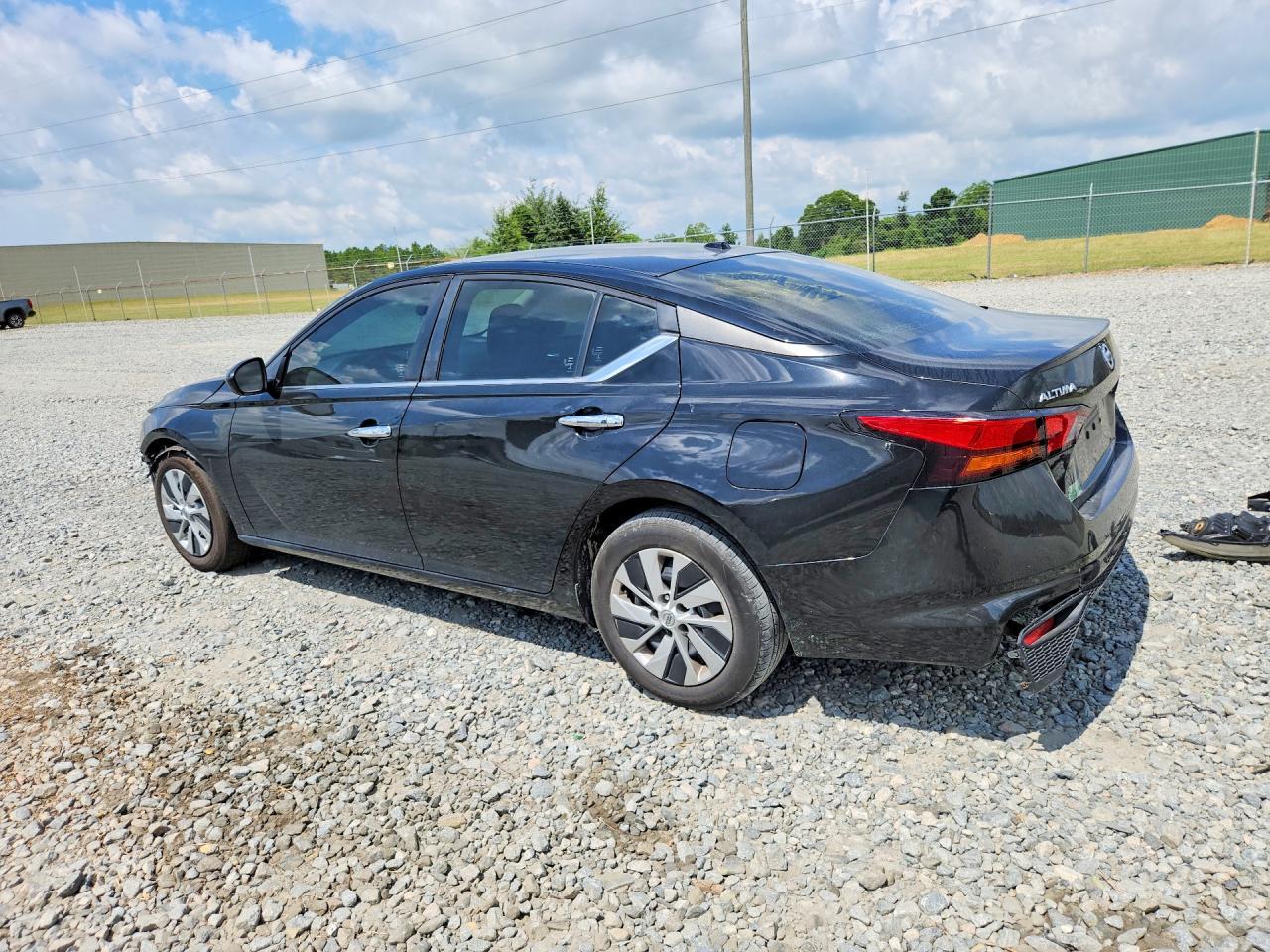 2019 Nissan Altima S - Фото 2