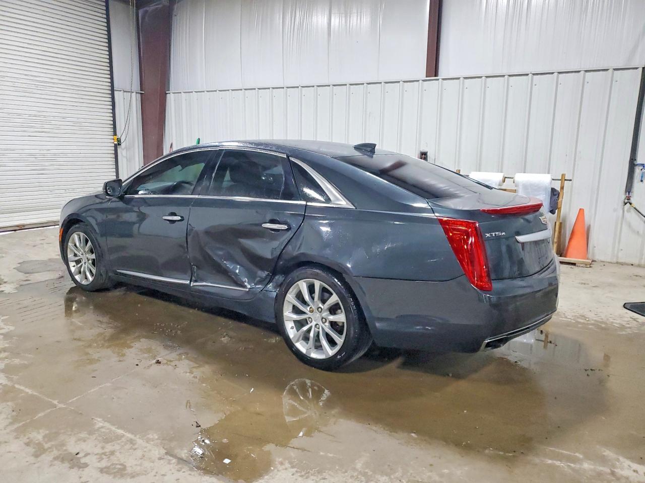 2016 Cadillac Xts Luxury Collection - Image 2