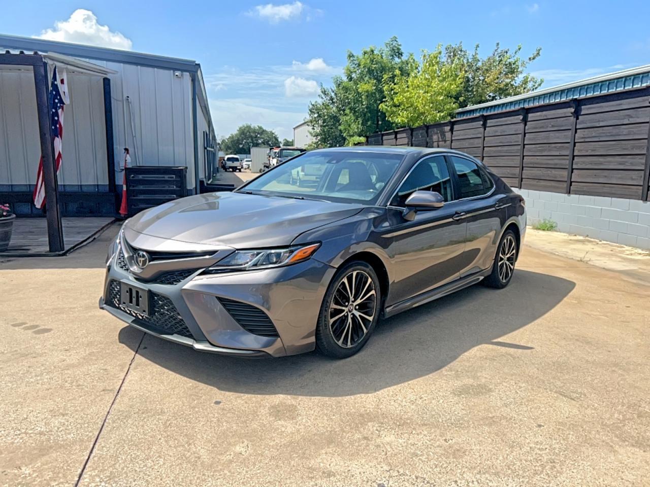 2019 Toyt Camry L - Фото 2