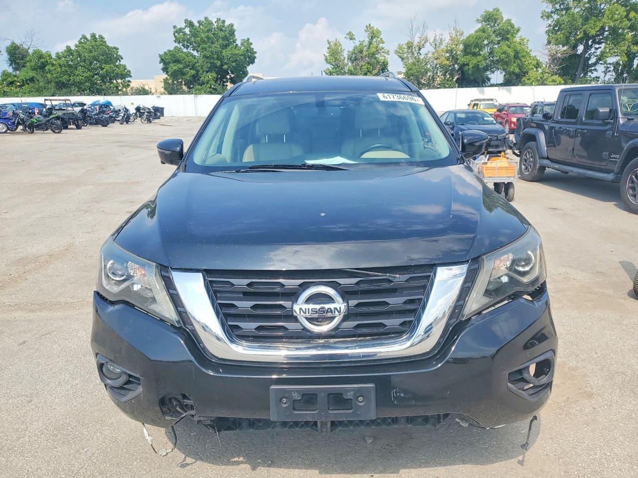 2017 Nissan Pathfinder Platinum - Image 5