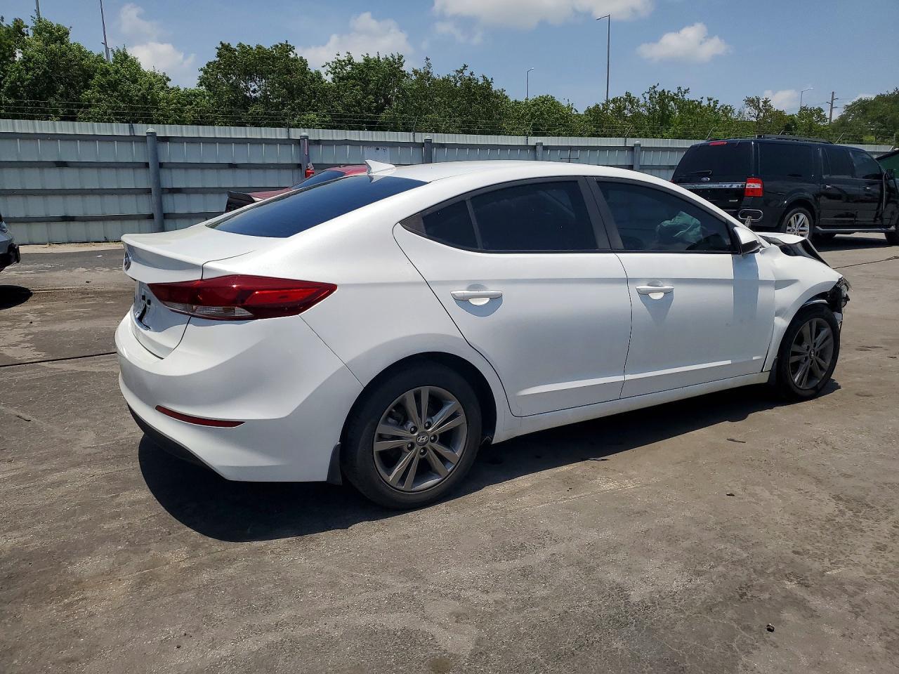 2018 Hyundai Elantra Sel - Фото 3