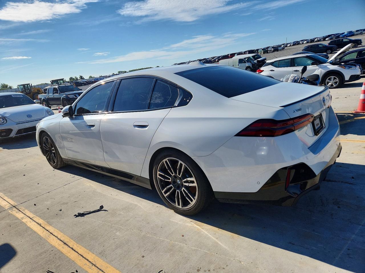 2024 BMW 530 Xi - Фото 2