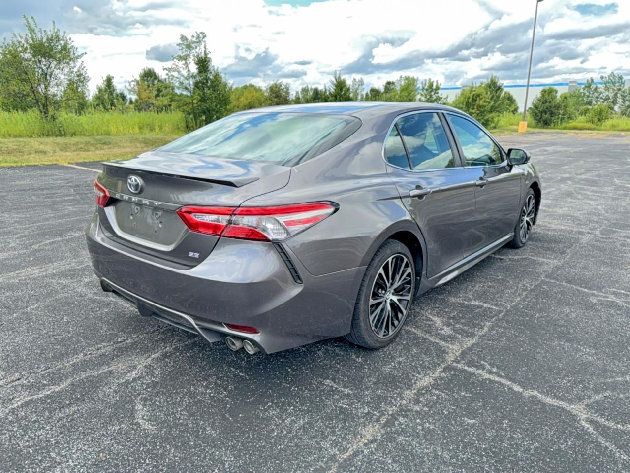 2018 Toyota Camry Se - Image 4